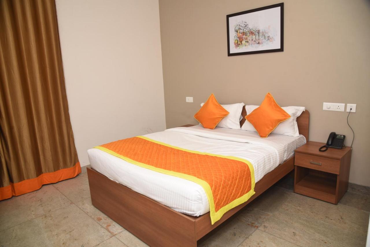 Hotel Southern Grand Kashi - Inside Kashi Vishwanath Temple Corridor *