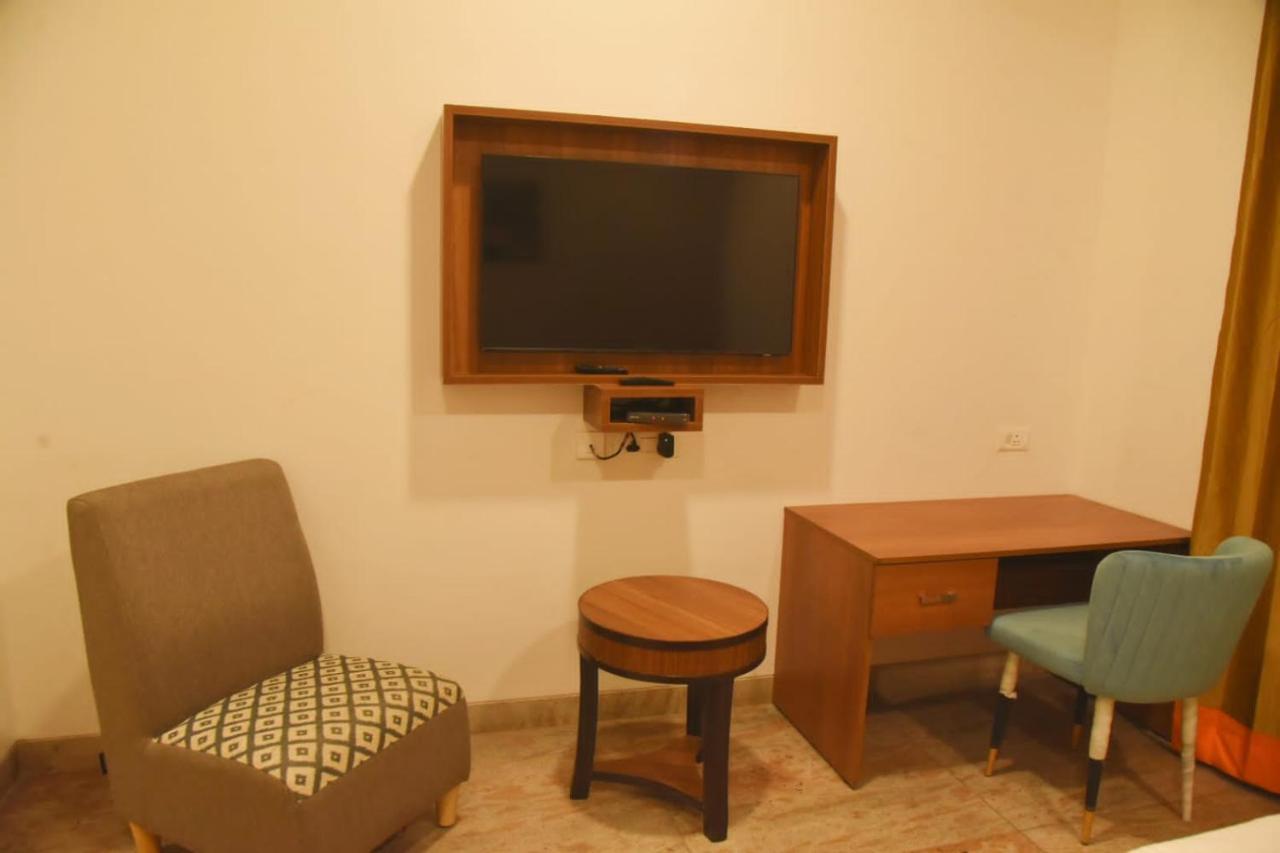 Hotel Southern Grand Kashi - Inside Kashi Vishwanath Temple Corridor *